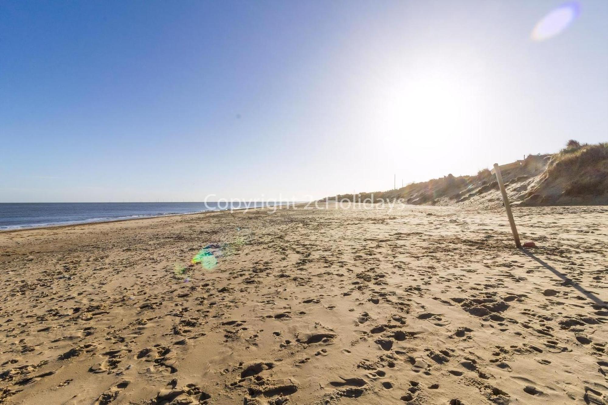 7 Berth Chalet In Hemsby In Norfolk By The Beautiful Golden Beach Ref 18165B Villa Exterior photo